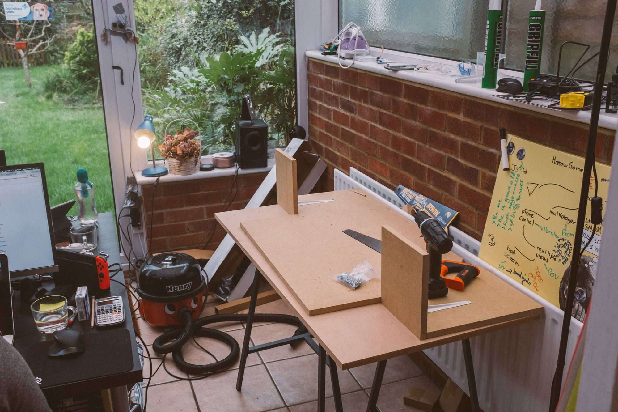 Speaker stands attached to the backplate, all mdf