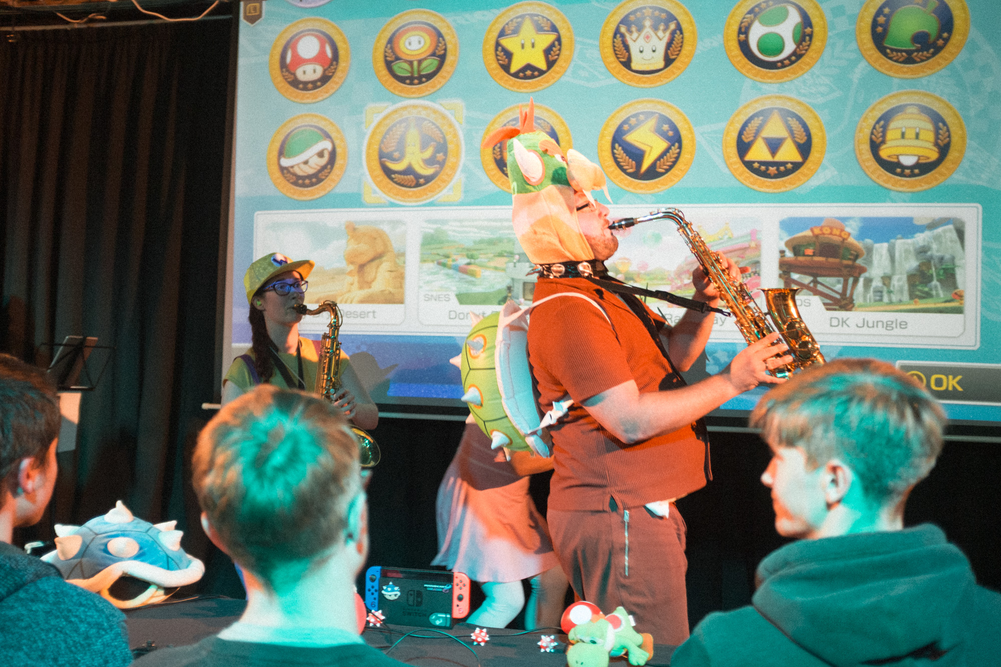 The bowser saxophonist invading the playing area