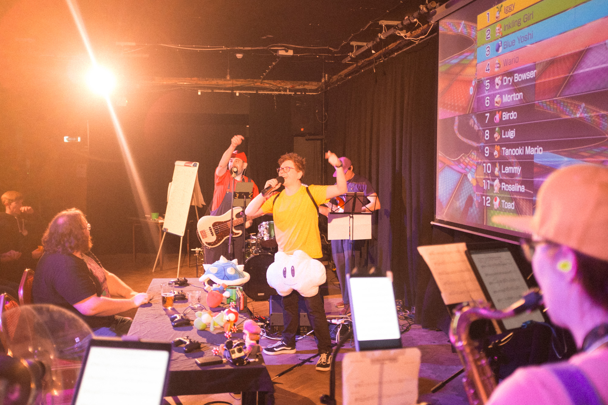 The comentator hyping up the crowd